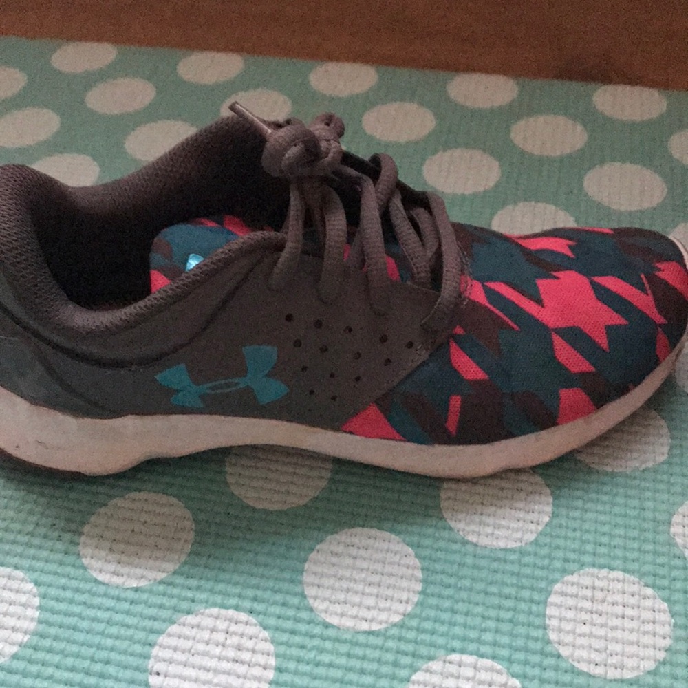 Underarmour tennis shoes